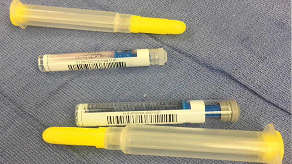 Figure 1B: Depicts the back labeling of the 2% lidocaine and epinephrine 0.1 mg/ml syringes. Note the similarity between the syringes.