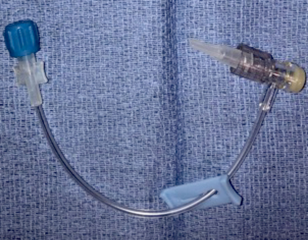 Air Entrainment by Extension Connectors to Central Venous Catheter