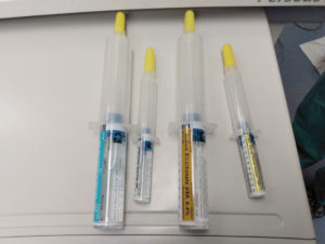 Figure 2 – prefilled syringes with upward facing labels. (L-R dextrose 50%, epinephrine, sodium bicarbonate, calcium chloride)